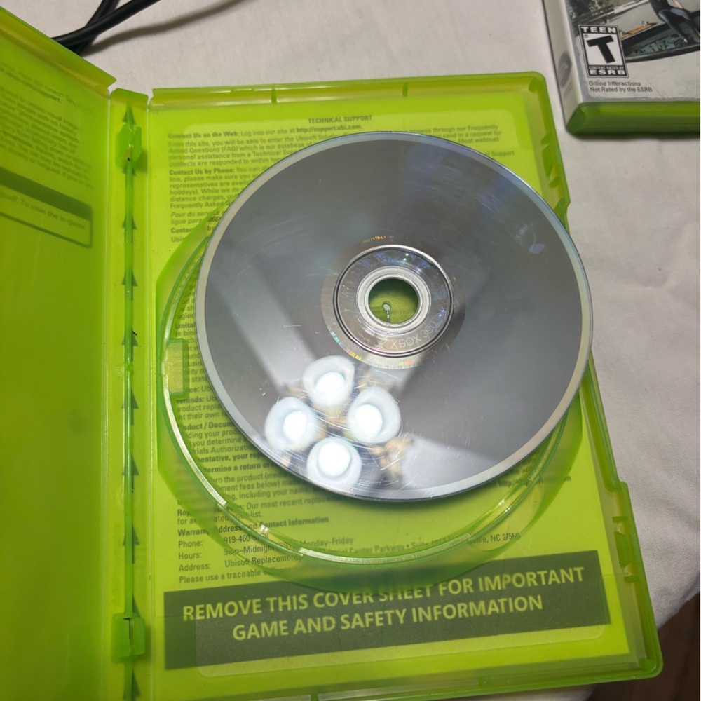 Xbox Game Disc in Green Case - Picture 2 of 2